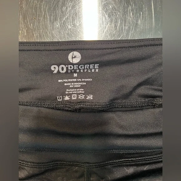 90 degree by Reflex long legging, Med, black. Emboss pattern. - Picture 4 of 4